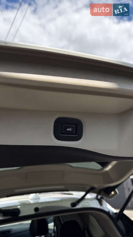 Внедорожник / Кроссовер Nissan Rogue 2016 в Киеве