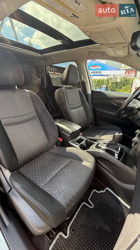 Внедорожник / Кроссовер Nissan Rogue 2016 в Киеве