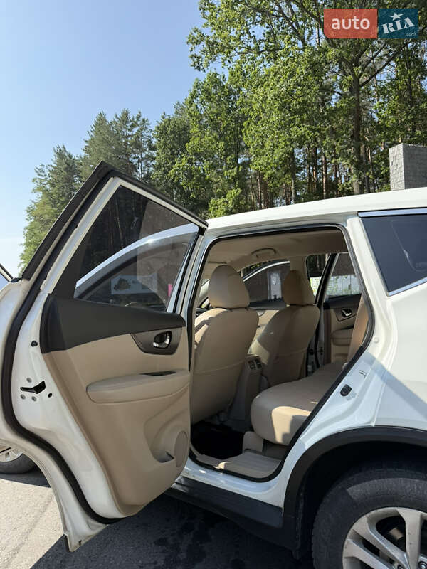 Внедорожник / Кроссовер Nissan Rogue 2015 в Олевске