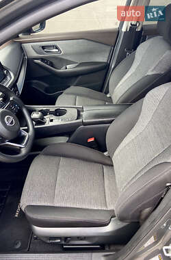 Внедорожник / Кроссовер Nissan Rogue 2023 в 