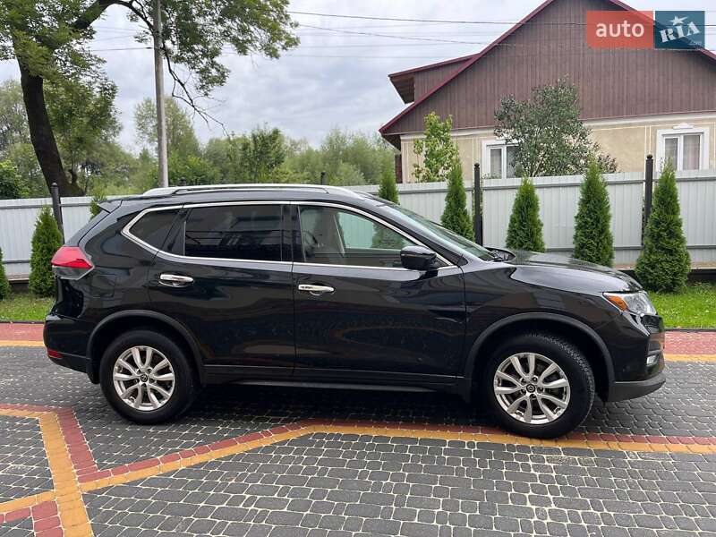 Внедорожник / Кроссовер Nissan Rogue 2017 в Хырове