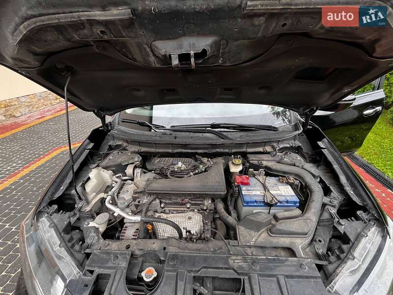 Внедорожник / Кроссовер Nissan Rogue 2017 в Хырове