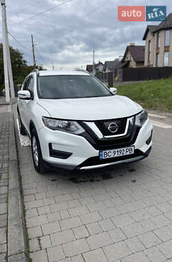 Внедорожник / Кроссовер Nissan Rogue 2017 в Львове