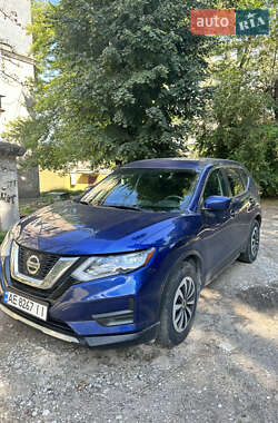 Внедорожник / Кроссовер Nissan Rogue 2018 в Каменском