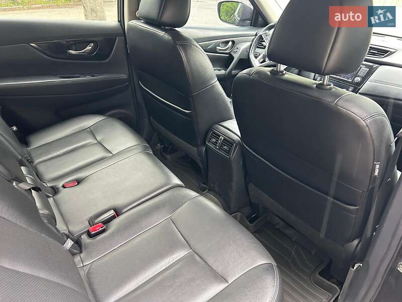 Позашляховик / Кросовер Nissan Rogue 2017 в Івано-Франківську