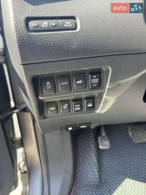 Позашляховик / Кросовер Nissan Rogue 2015 в Львові