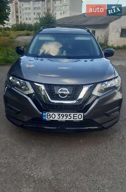 Внедорожник / Кроссовер Nissan Rogue 2018 в 