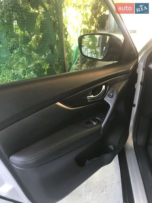 Внедорожник / Кроссовер Nissan Rogue 2017 в Светловодске