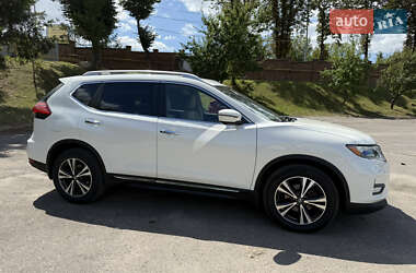 Внедорожник / Кроссовер Nissan Rogue 2018 в 