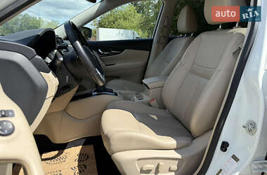 Внедорожник / Кроссовер Nissan Rogue 2018 в 