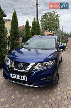 Позашляховик / Кросовер Nissan Rogue 2017 в Городку