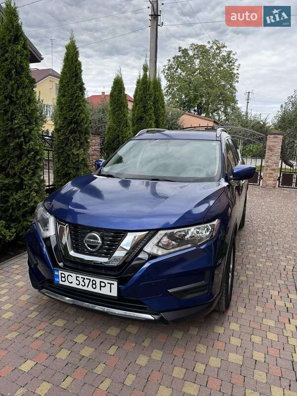 Позашляховик / Кросовер Nissan Rogue 2017 в 