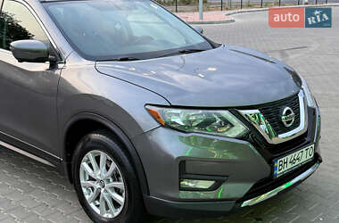 Внедорожник / Кроссовер Nissan Rogue 2017 в 