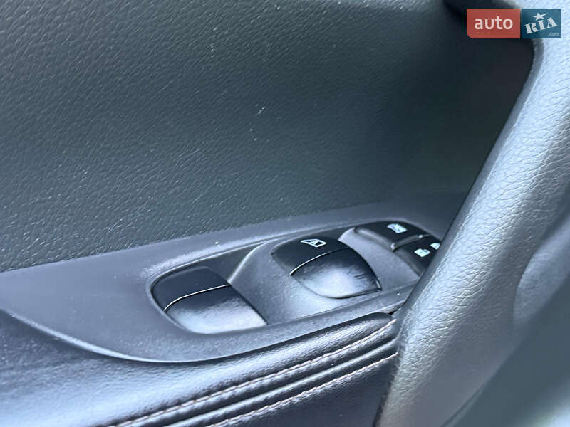 Внедорожник / Кроссовер Nissan Rogue 2017 в Одессе