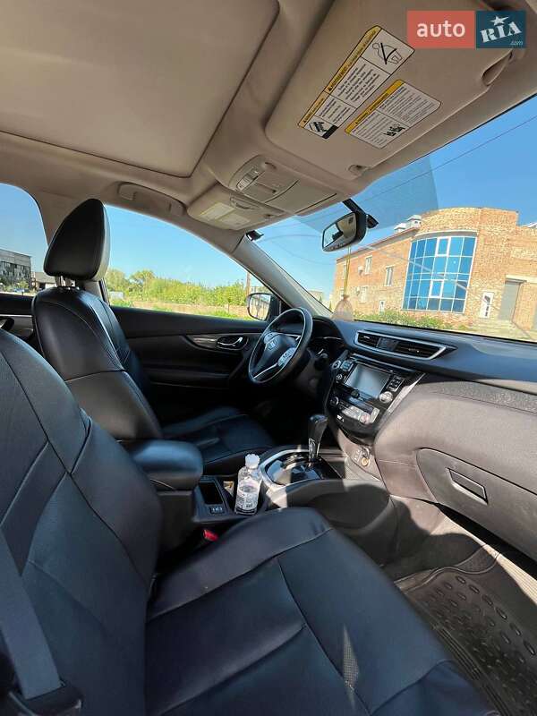 Внедорожник / Кроссовер Nissan Rogue 2016 в Полтаве