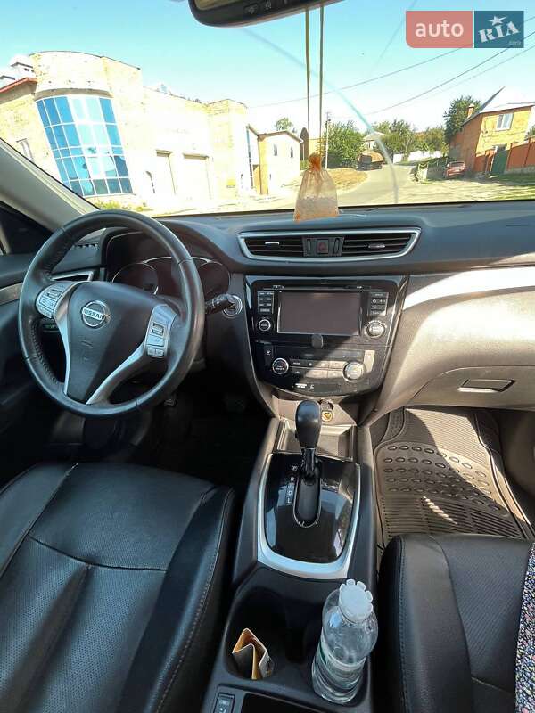 Внедорожник / Кроссовер Nissan Rogue 2016 в Полтаве