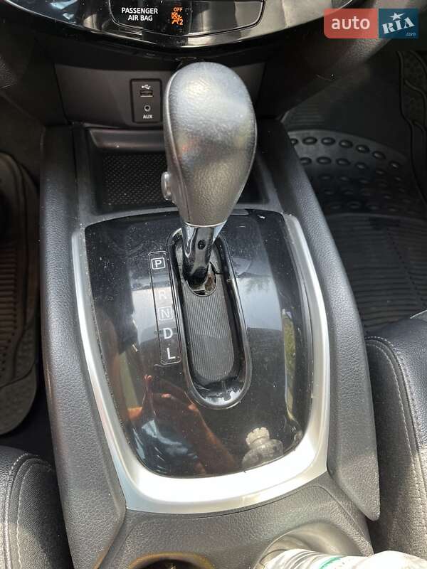 Внедорожник / Кроссовер Nissan Rogue 2016 в Полтаве