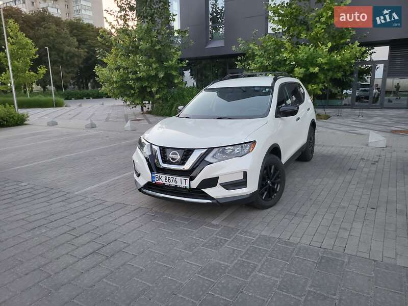 Внедорожник / Кроссовер Nissan Rogue 2017 в Ровно