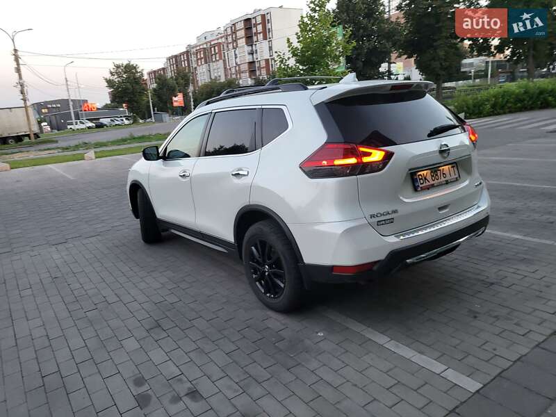Внедорожник / Кроссовер Nissan Rogue 2017 в Ровно