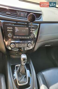 Внедорожник / Кроссовер Nissan Rogue 2017 в Ровно