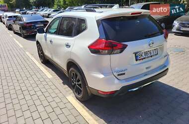 Внедорожник / Кроссовер Nissan Rogue 2017 в Ровно