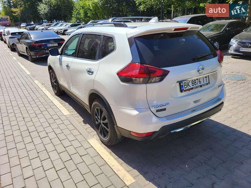 Внедорожник / Кроссовер Nissan Rogue 2017 в Ровно