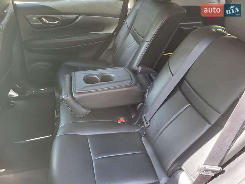 Внедорожник / Кроссовер Nissan Rogue 2017 в Ровно