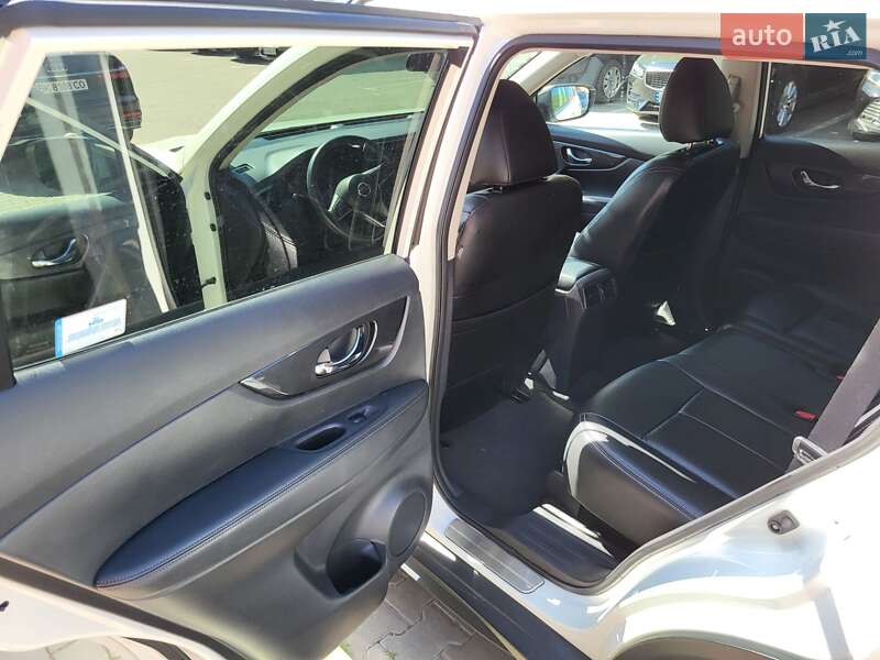 Внедорожник / Кроссовер Nissan Rogue 2017 в Ровно