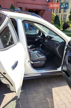 Внедорожник / Кроссовер Nissan Rogue 2017 в Ровно