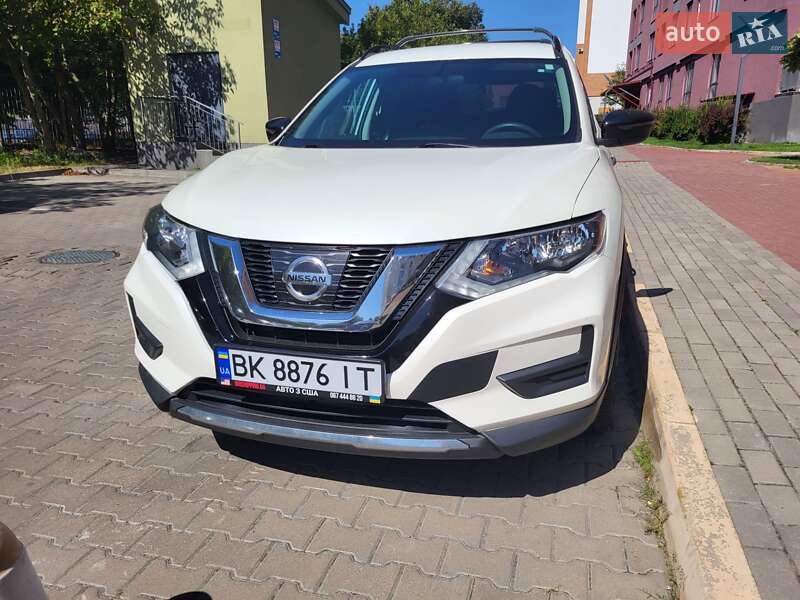 Внедорожник / Кроссовер Nissan Rogue 2017 в Ровно