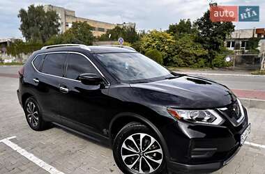 Позашляховик / Кросовер Nissan Rogue 2017 в Львові
