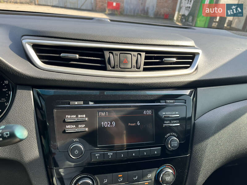 Позашляховик / Кросовер Nissan Rogue 2016 в Чернігові