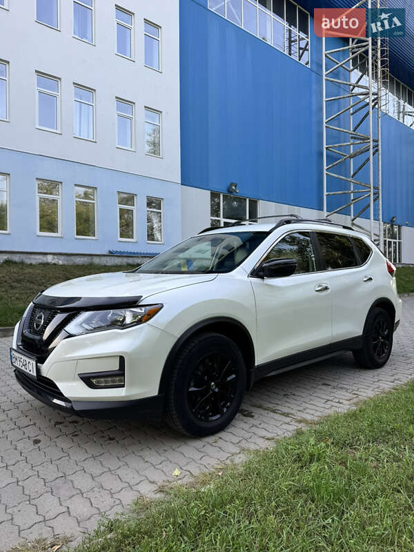 Позашляховик / Кросовер Nissan Rogue 2017 в Сумах