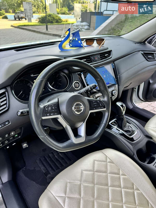 Позашляховик / Кросовер Nissan Rogue 2017 в Сумах