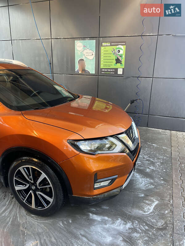 Внедорожник / Кроссовер Nissan Rogue 2017 в Харькове