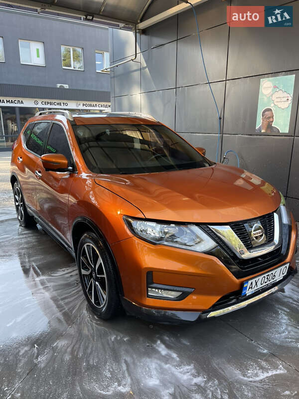 Внедорожник / Кроссовер Nissan Rogue 2017 в Харькове