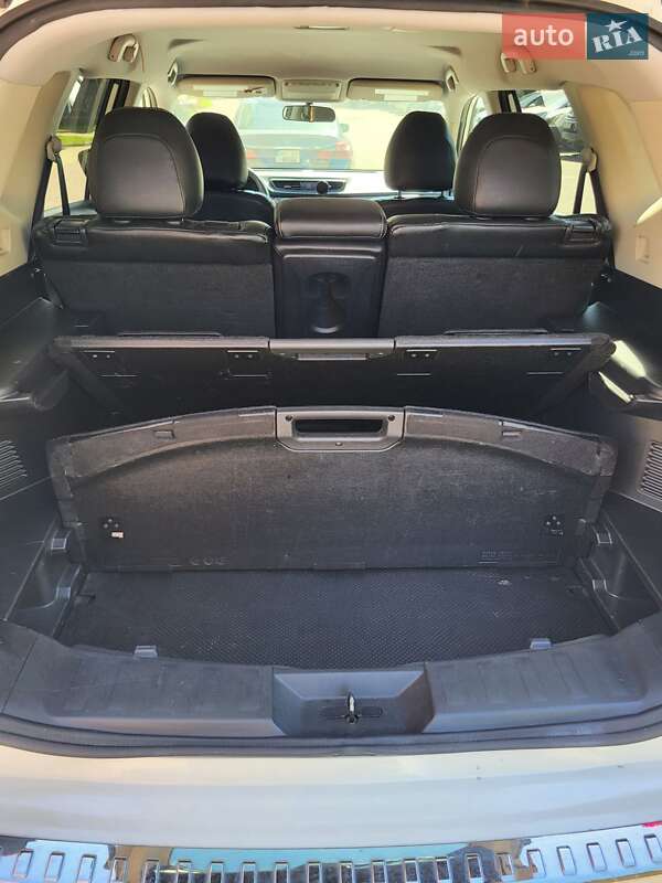 Внедорожник / Кроссовер Nissan Rogue 2017 в Ровно