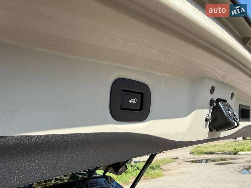 Внедорожник / Кроссовер Nissan Rogue 2014 в Харькове