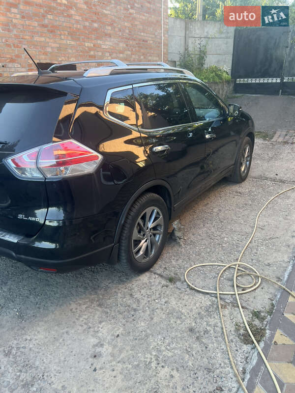 Позашляховик / Кросовер Nissan Rogue 2015 в Лубнах