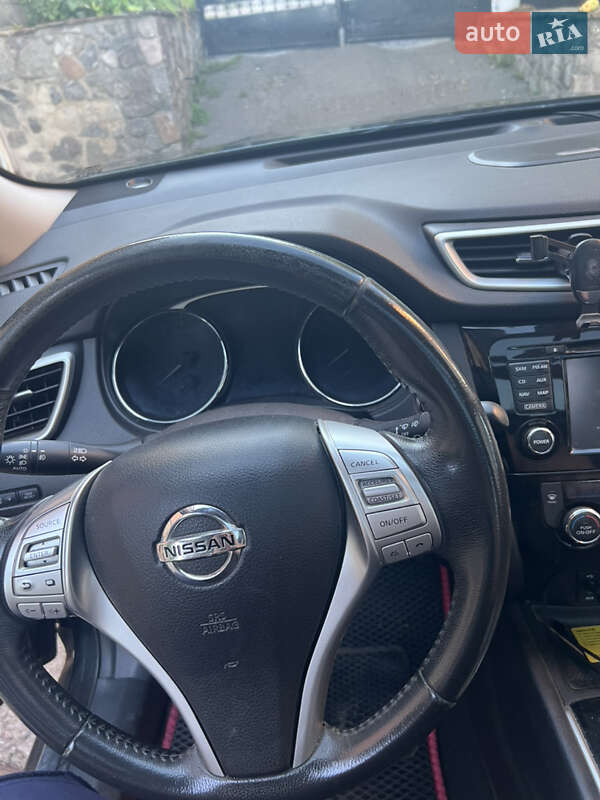 Позашляховик / Кросовер Nissan Rogue 2015 в Лубнах