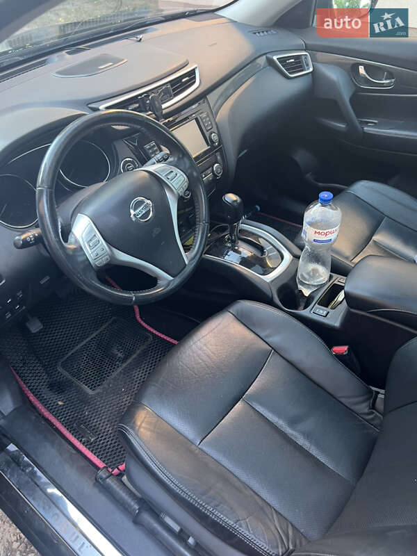 Позашляховик / Кросовер Nissan Rogue 2015 в Лубнах