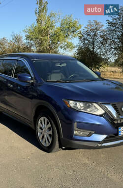 Внедорожник / Кроссовер Nissan Rogue 2017 в 
