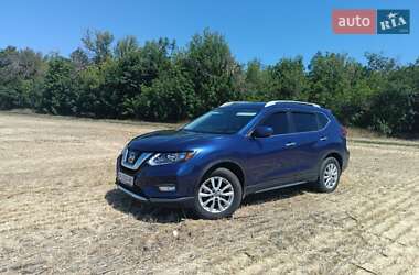 Позашляховик / Кросовер Nissan Rogue 2017 в Малій Висці
