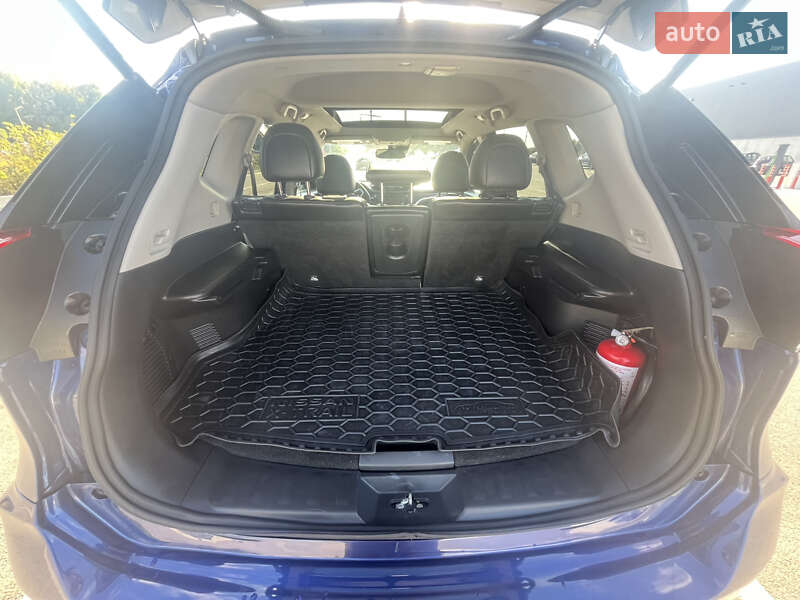 Внедорожник / Кроссовер Nissan Rogue 2017 в Ирпене