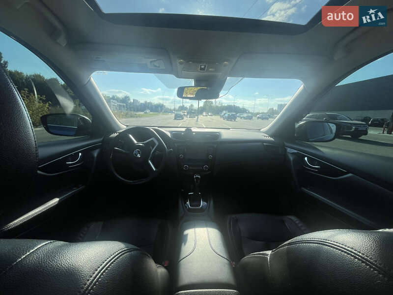 Внедорожник / Кроссовер Nissan Rogue 2017 в Ирпене