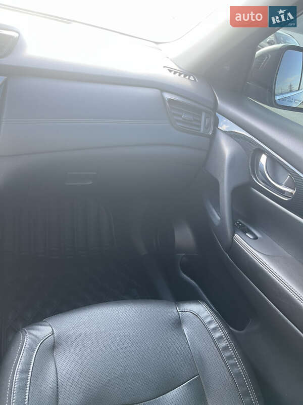 Внедорожник / Кроссовер Nissan Rogue 2017 в Ирпене