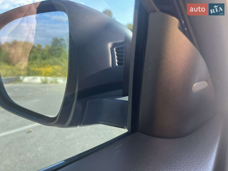 Внедорожник / Кроссовер Nissan Rogue 2017 в Ирпене