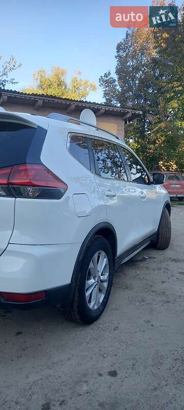 Позашляховик / Кросовер Nissan Rogue 2017 в Городківці