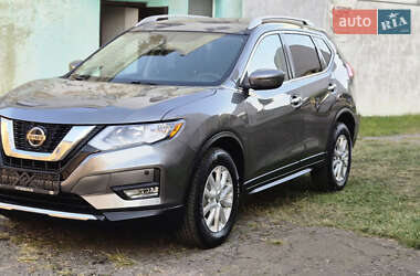 Внедорожник / Кроссовер Nissan Rogue 2017 в Дубно