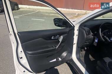 Внедорожник / Кроссовер Nissan Rogue 2018 в 